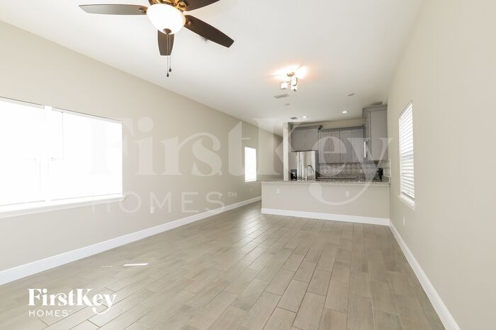Building Photo - 421 N Finley Ave