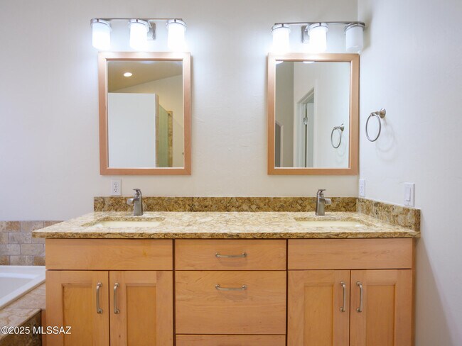 Building Photo - 6831 W Rifle Way