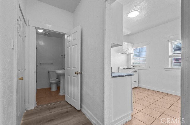 Building Photo - 166 E 36th Pl
