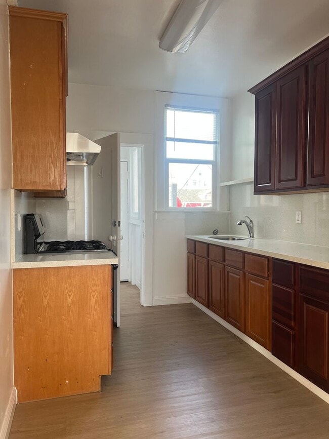 Building Photo - 3542