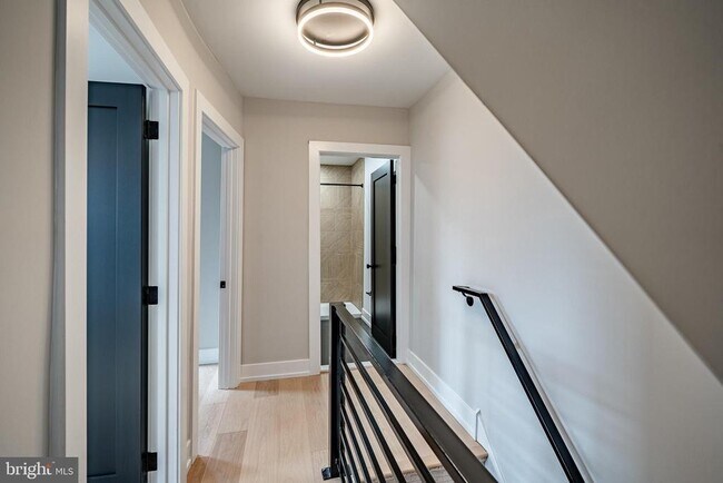 Building Photo - 303 W Washington St