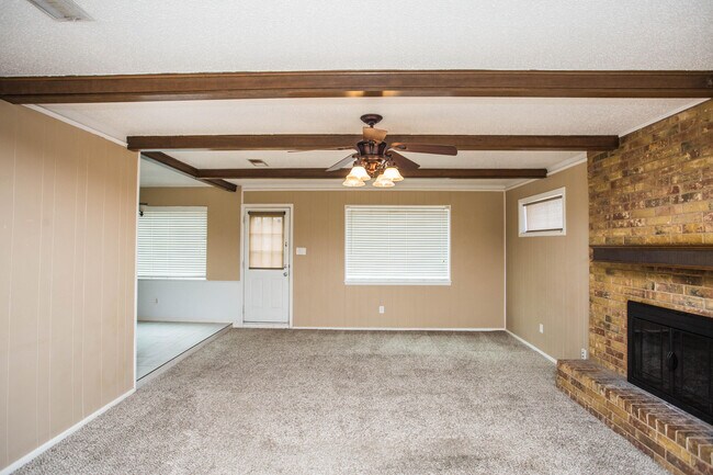 Building Photo - 1407 Elkhart Ave