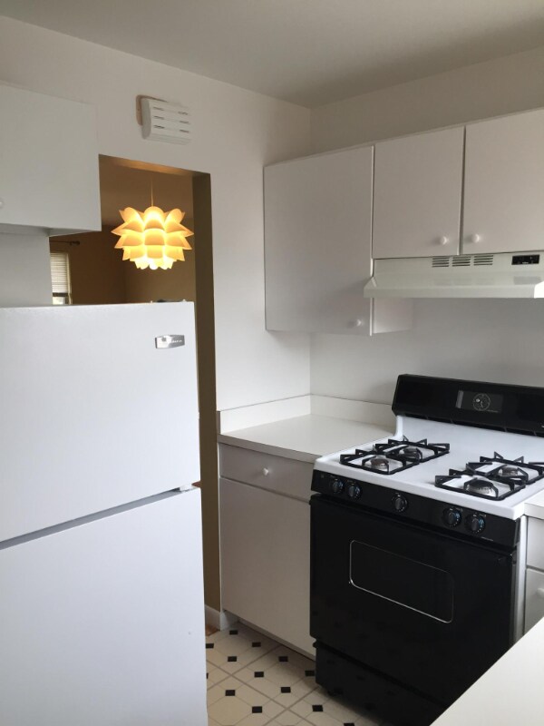 Building Photo - 2525 W 13 Mile Rd