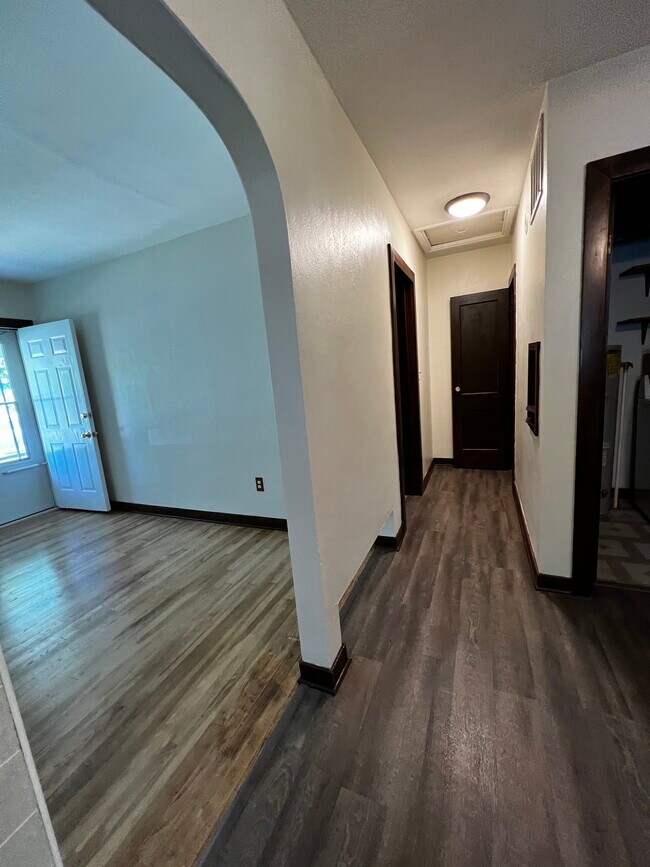 Building Photo - 111 N Chanute St