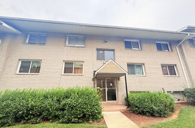 Building Photo - 2 Bedroom Condo near New Carrollton MARC t...