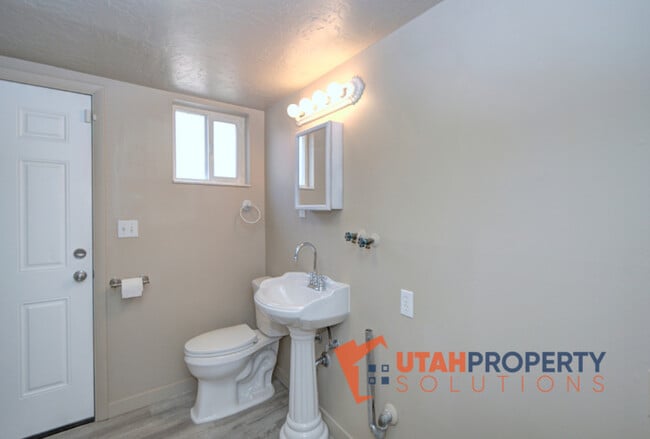 Building Photo - 1914 S 900 E