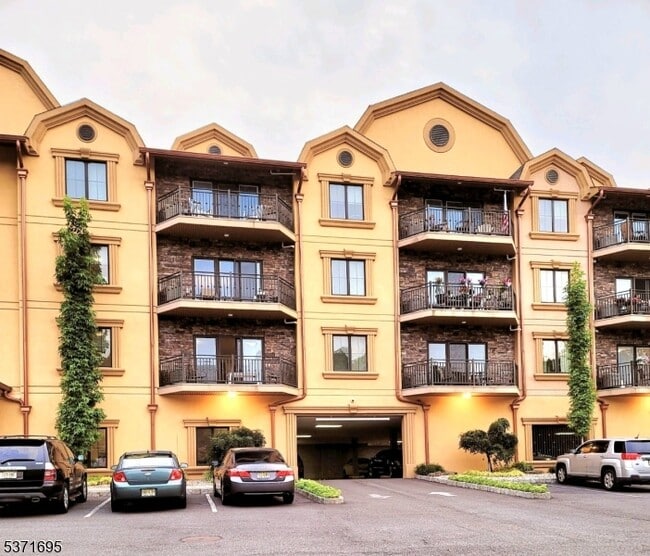 Building Photo - 10 Lower Notch Rd