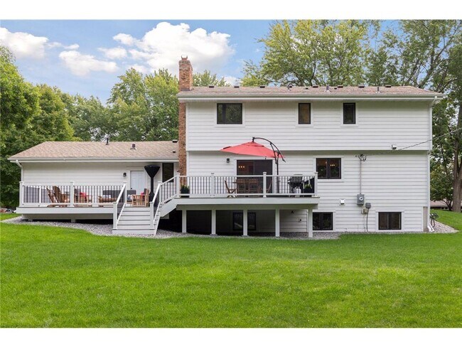 Building Photo - 18620 26th Ave N