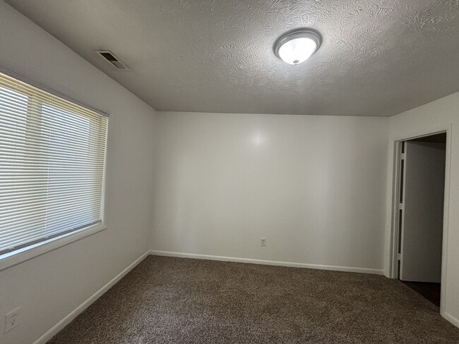 Building Photo - 1123 Southwood Dr