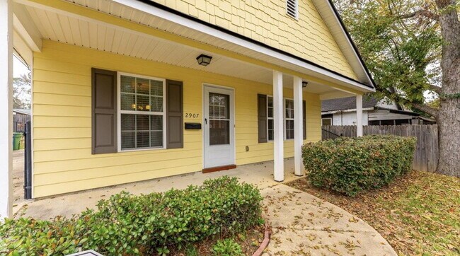 Building Photo - 3BR/2BA — Fenced Yard, Gated Parking, Lawn & Pest Included | Available 7/27
