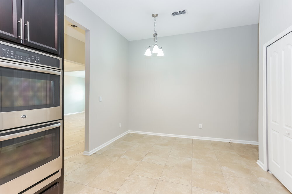 Building Photo - 15809 Canoe Creek Dr
