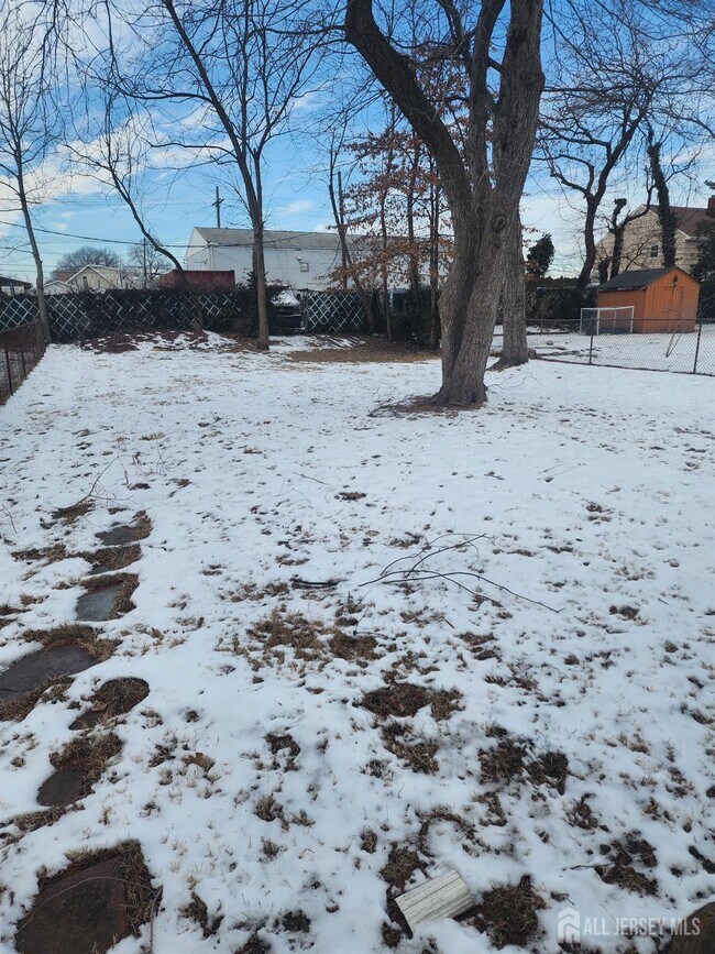 Building Photo - 47 Thorpe Ave