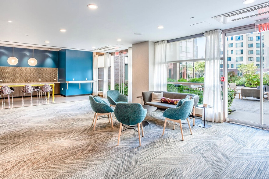 Building Photo - 303 Third Street-SI FL1-ID387