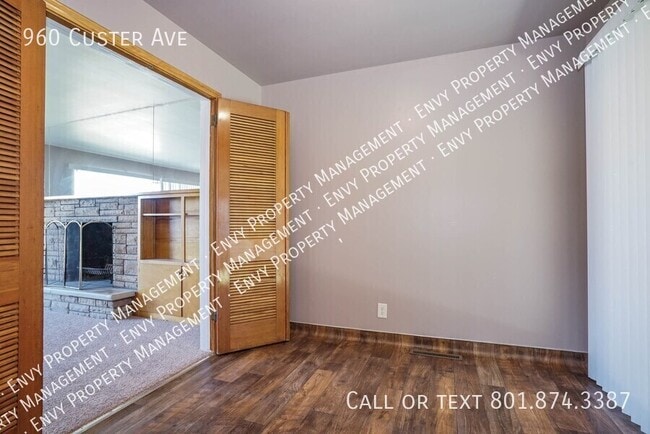 Building Photo - 960 Custer Ave