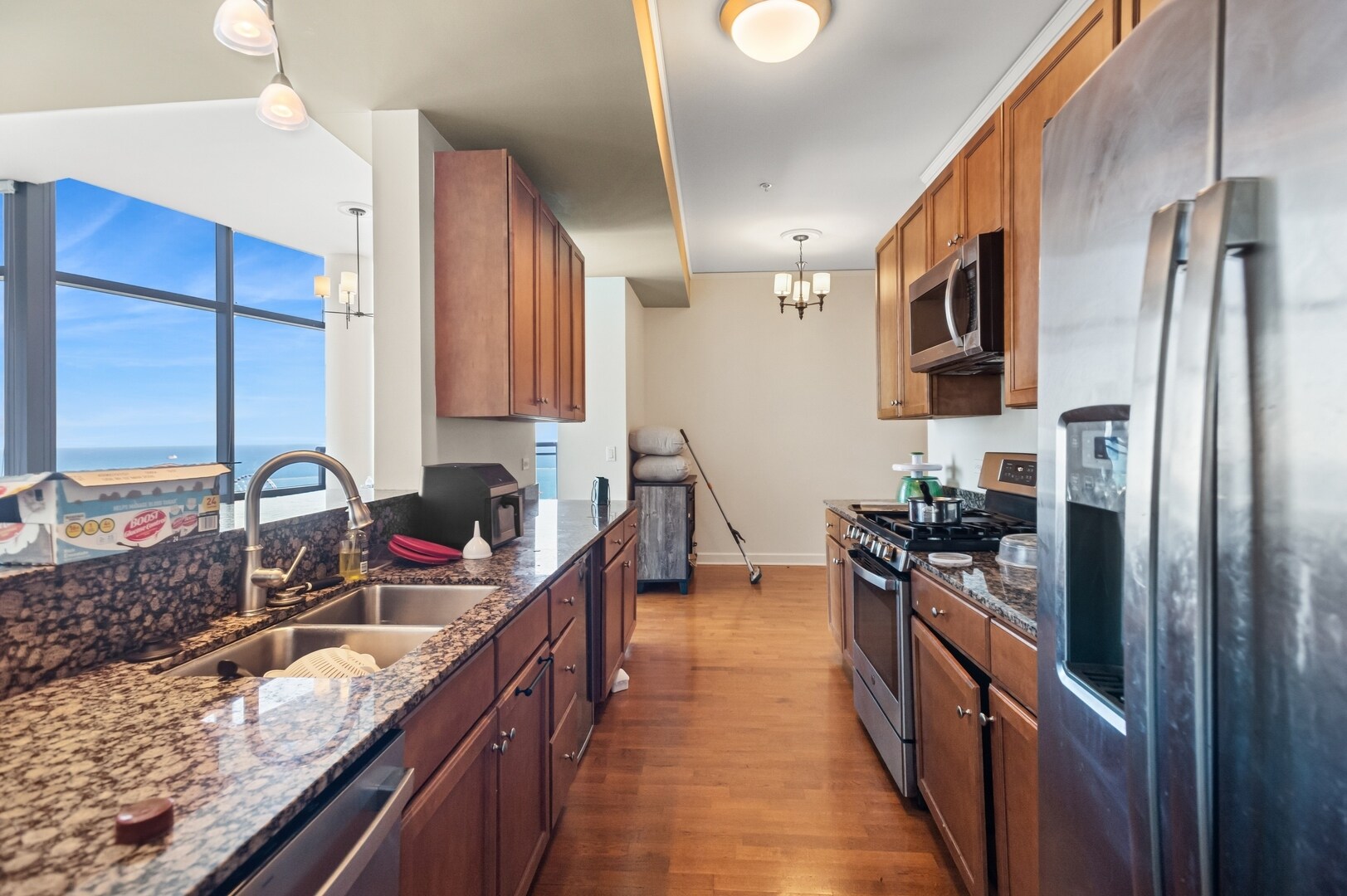 Building Photo - 450 E Waterside Dr