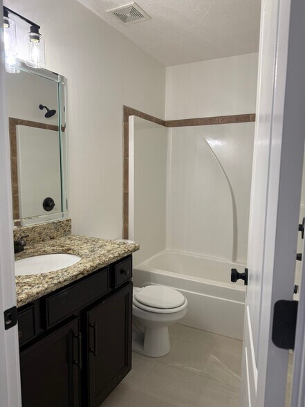 Building Photo - 642 Fox Hound Dr