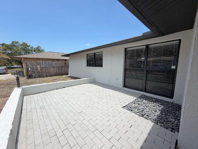 Building Photo - Spacious 2/2 with home with fenced yard in great Port Richey location.