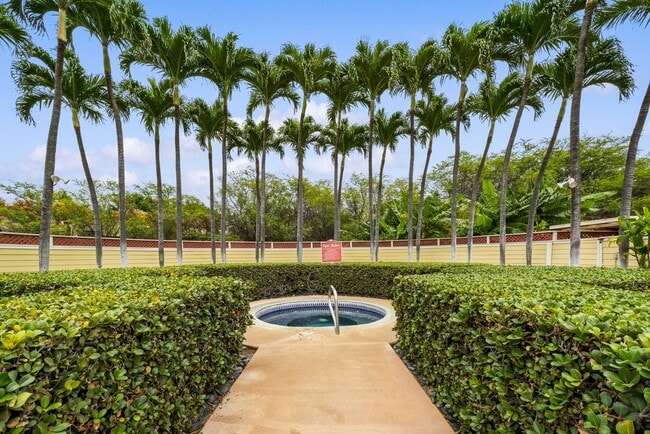 Building Photo - Beautiful turnkey furnished 1- Bedroom 1-bath condo at Fairway Terrace
