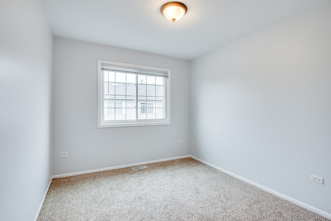 Building Photo - 3491 Willowview Ct