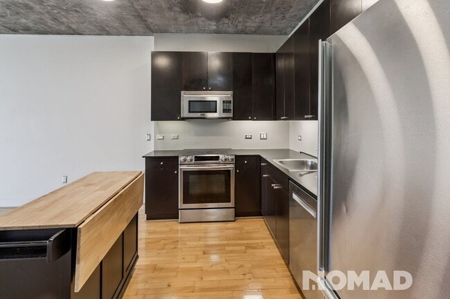 Building Photo - Large 1 Bedroom in Jack London Oakland w/ ...