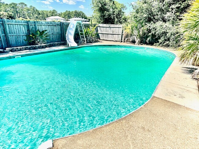 Building Photo - Spectacular 3 bedroom / 2 bath Single Fami...