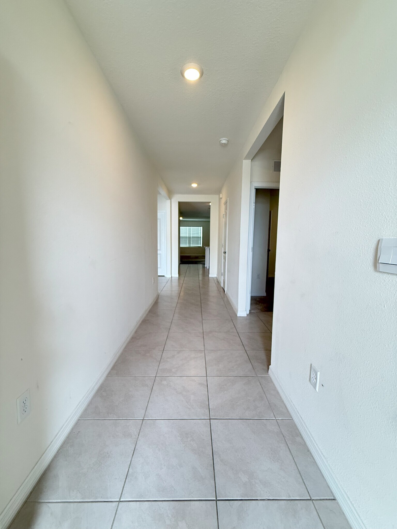 Building Photo - 1811 Silverbell Loop