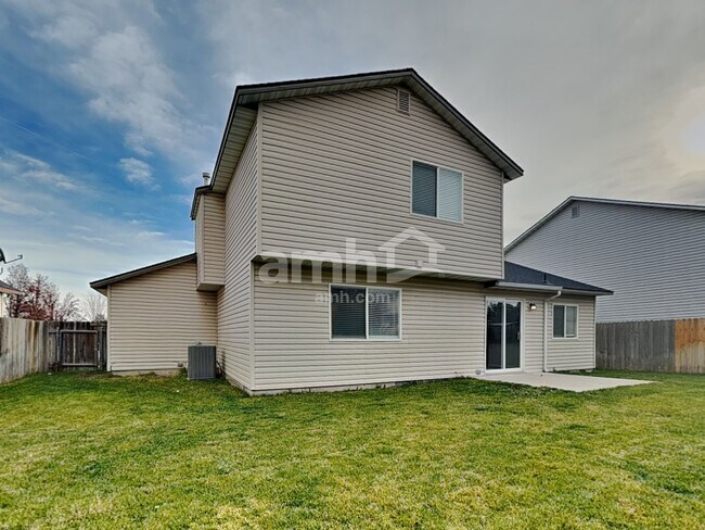 Building Photo - 16605 Sadie Ave