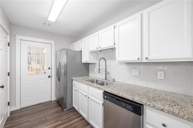Building Photo - 4056 Coopers Hill Dr SE