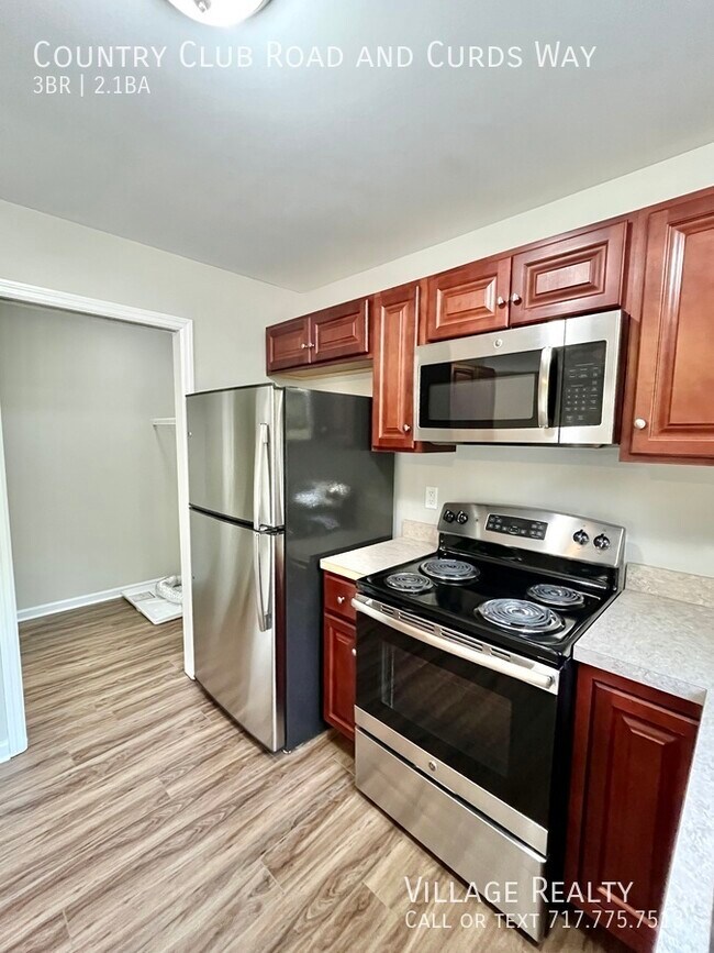 Building Photo - 705 Country Club Rd