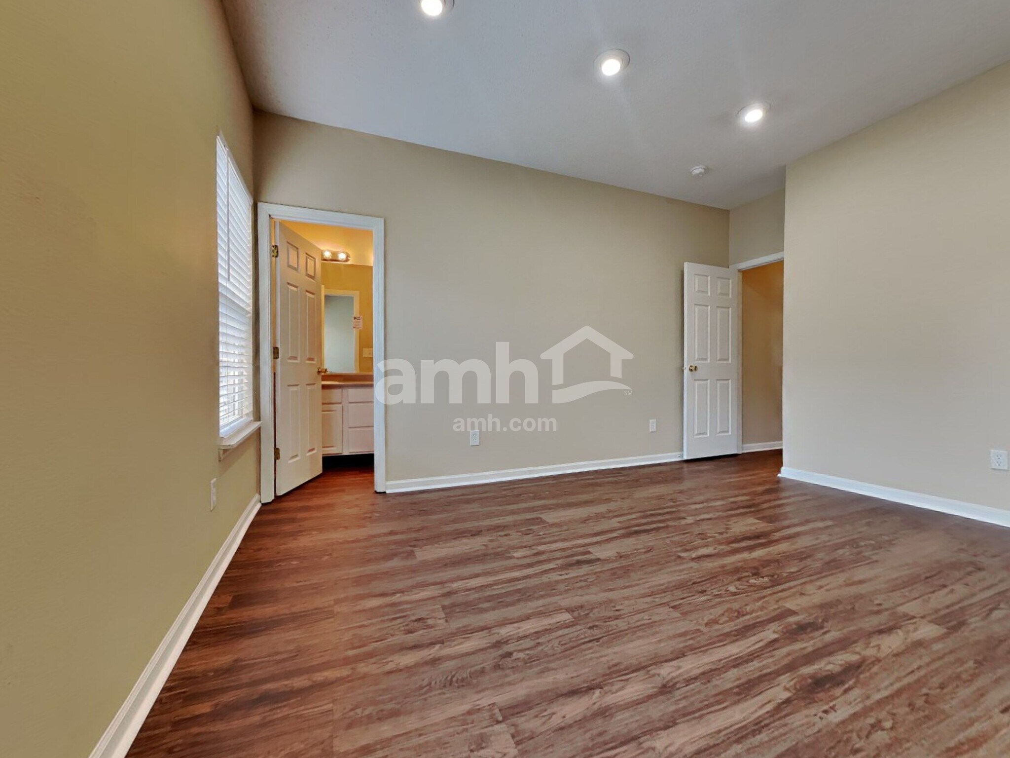 Building Photo - 9735 Thomas Ln
