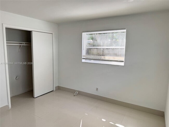 Building Photo - 5211 SW 91st Ave