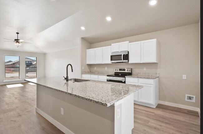 Building Photo - PRE LEASING NOW - AVAILABLE 7/14