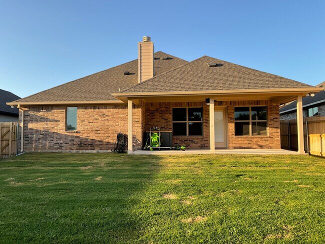 Building Photo - 1824 Town Creek Cir