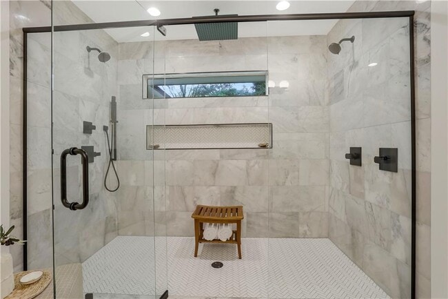 Building Photo - 1344 Midlawn Dr