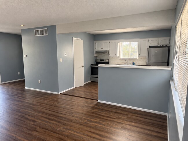 Building Photo - 6805 Nieman Rd