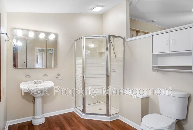 Building Photo - 3212 Vinton St