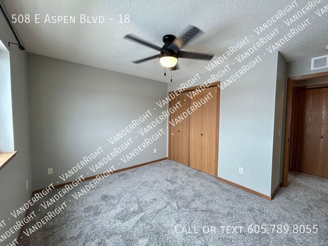 Building Photo - 508 E Aspen Blvd