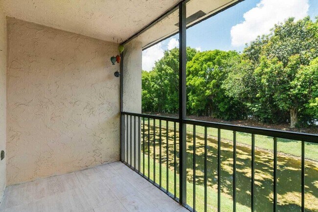 Building Photo - 341 Lakeview Dr