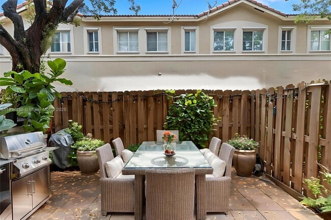 Building Photo - 8245 NW 108th Ave