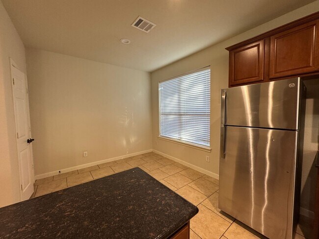 Building Photo - 34 N Montfair Park Cir