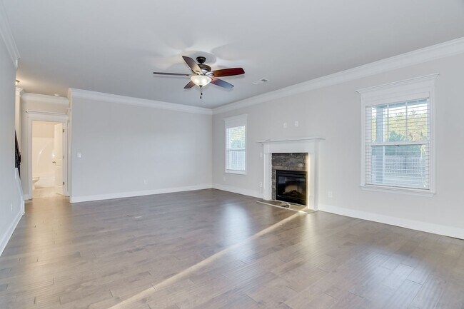 Building Photo - Large House in Grovetown!