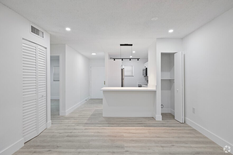 2 BR 2 BA 932 SQ FT - Kitchen - Allaire on 41st Street