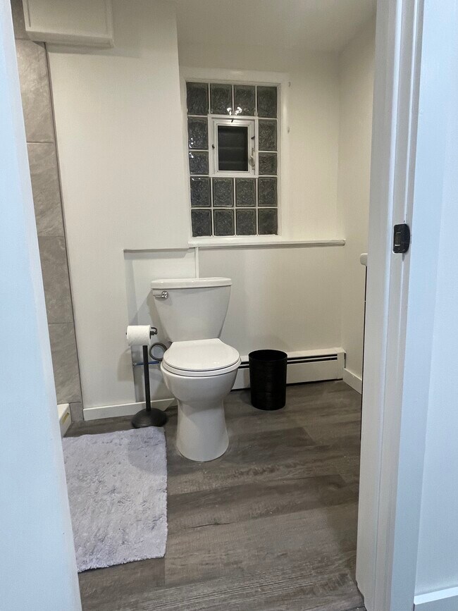 Building Photo - 619 N Harvard Ave