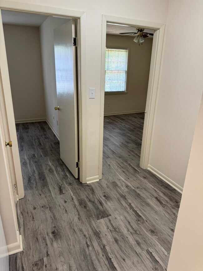 Building Photo - 435 N Church St