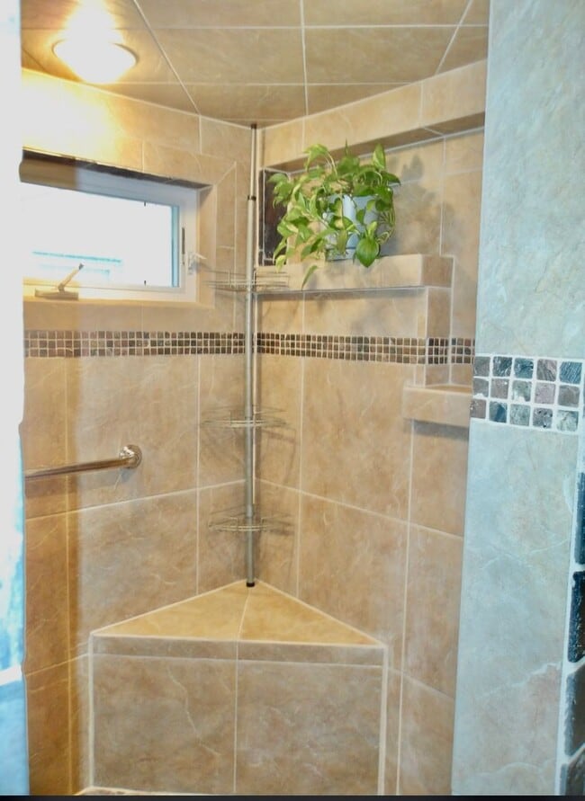 Building Photo - Charming One Bedroom ADU In The Heart Of W...