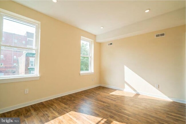 Building Photo - 2227 N Park Ave