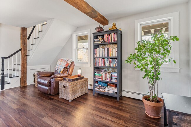 Building Photo - 33 Exeter Rd