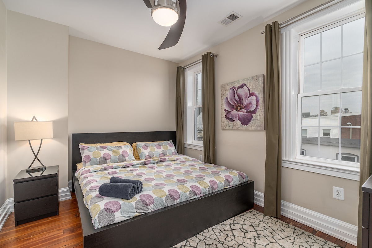 4 bedroom/3 bathroom, first bedroom on second floor - 403 P St NW