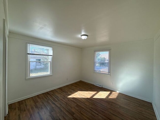 Building Photo - T.R. Lawing Realty Property