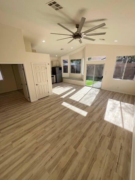 Building Photo - 2493 W Richmar Ave